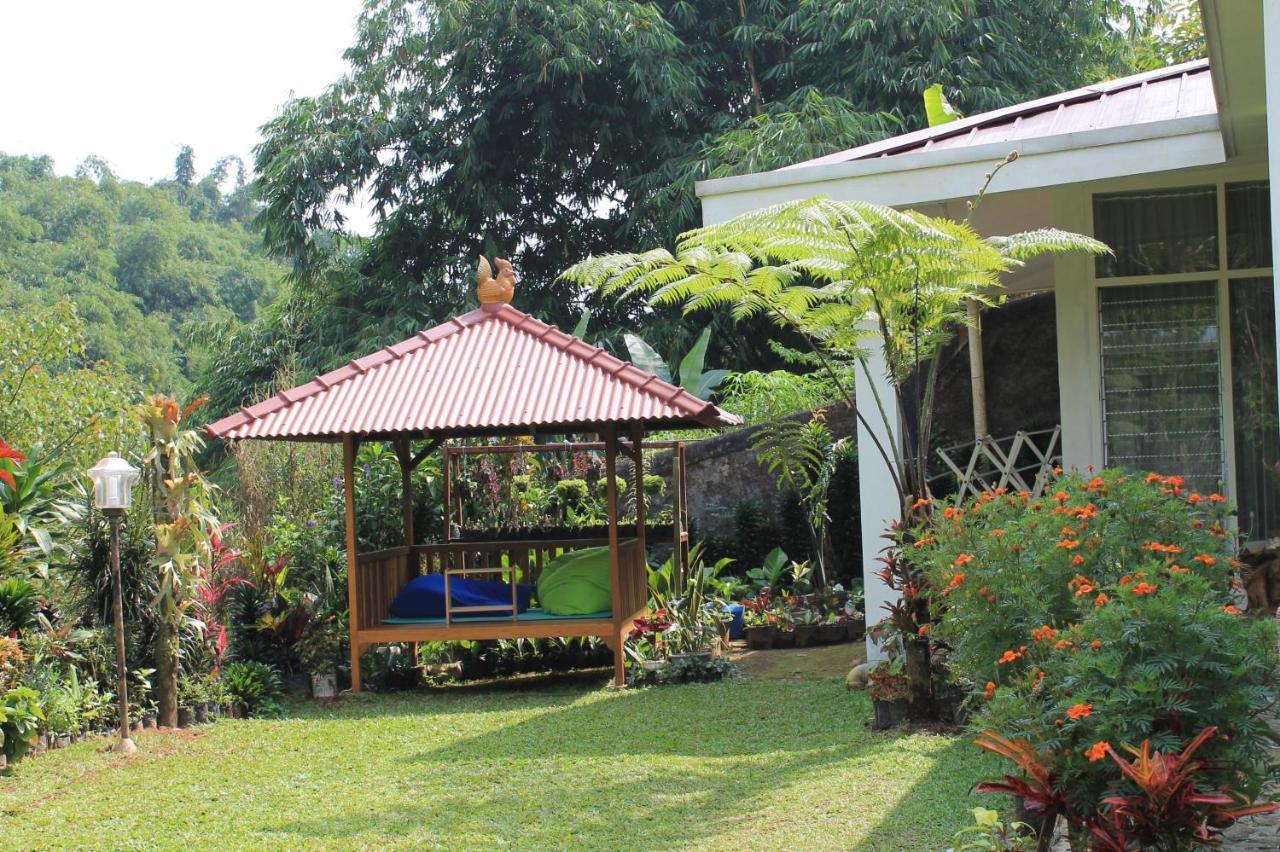 The Forest Villa Bogor Eksteriør billede